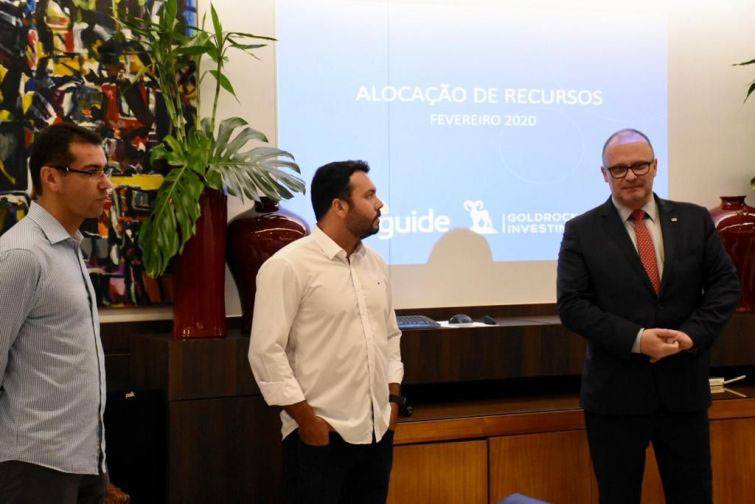 Jairo Silva Junior, Paulo Trauchinski, da GoldRock, e Eroulths Cortiano Junior, presidente da APEP - Foto: Divulgação Jairo Silva Junior, Paulo Trauchinski, da GoldRock, e Eroulths Cortiano Junior, presidente da APEP - Foto: Divulgação